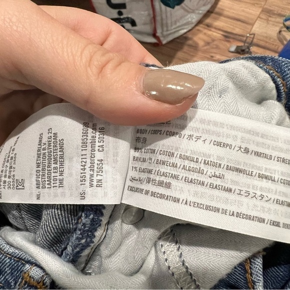 Abercrombie & Fitch Ultra High Rise Ankle Straight Jean - Picture 10 of 13